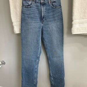 NWOT Abercrombie the 90’s straight ultra high rise Jeans